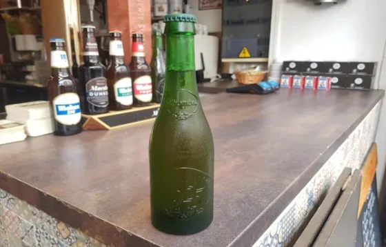 Botellín de cerveza Alhambra Reserva 1925