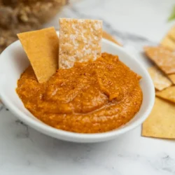 Almogrote, paté canario elaborado con queso curado, aceite, ajo y pimienta