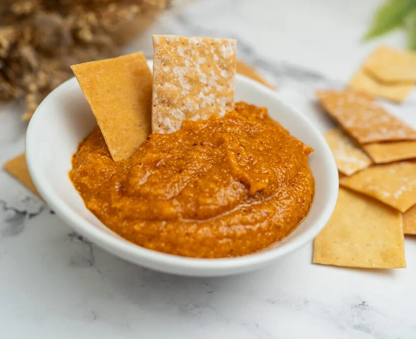 Almogrote, paté canario elaborado con queso curado, aceite, ajo y pimienta
