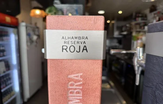 Caña de cerveza Alhambra Reserva Roja