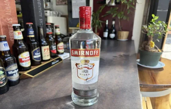 Combinado de vodka Smirnoff con refresco