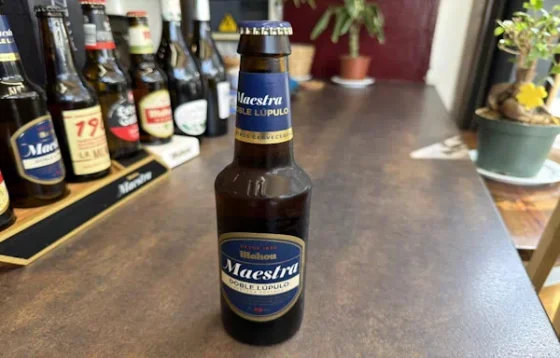 Botellín de cerveza Mahou Maestra Doble Lúpulo