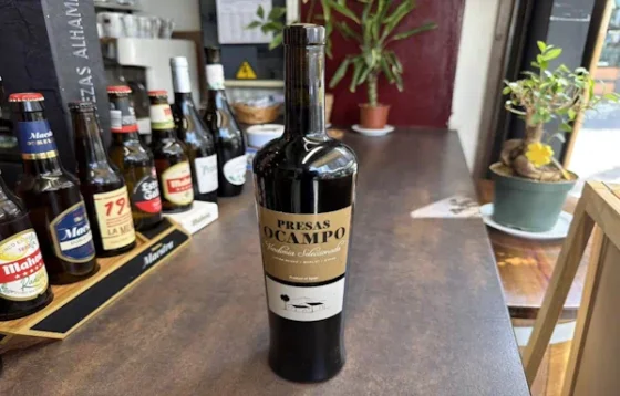 Botella de vino tinto Presas Ocampo
