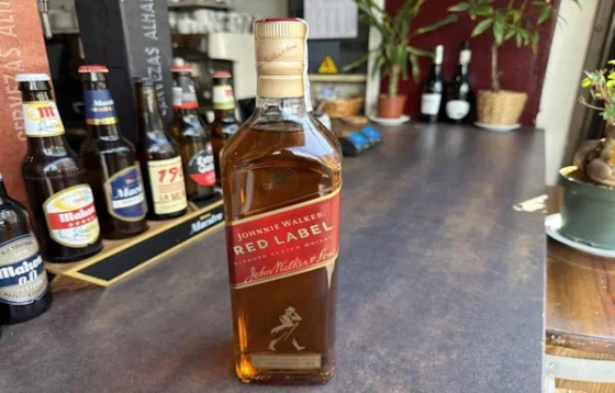 Botella de whisky Johnnie Walker Red Label